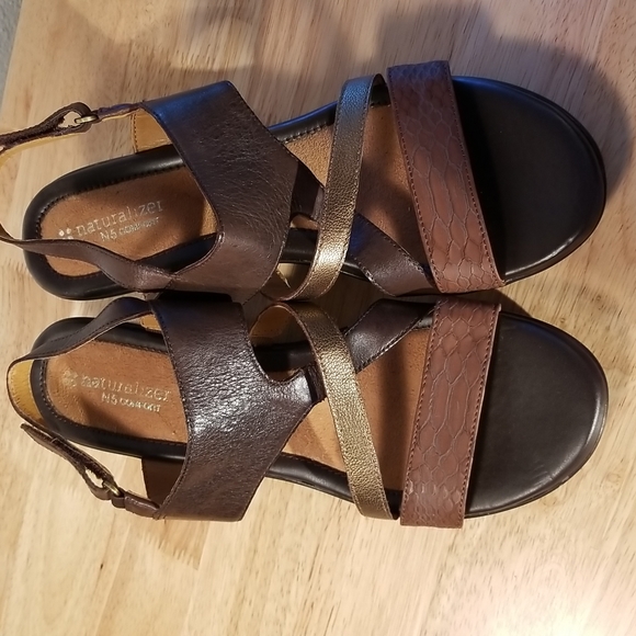 Naturalizer N5 "Tenor" comfort wedge sandal. - Picture 8 of 12